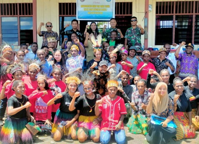 Satgas Yonif Raider 142/KJ Sukseskan Bulan Bahasa di SMP Yakpesmi