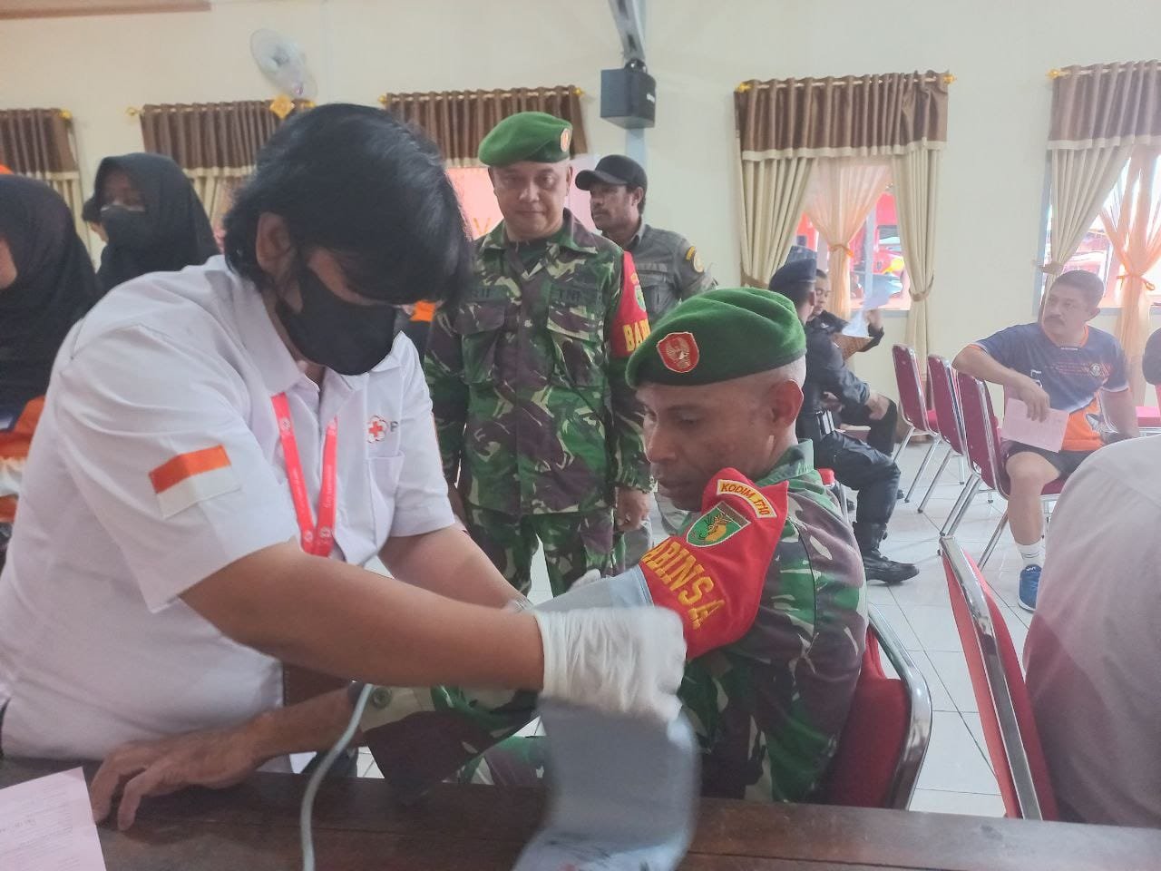 Personel Kodim 1710/Mimika Donor Darah Sambut HUT Basarnas ke-51