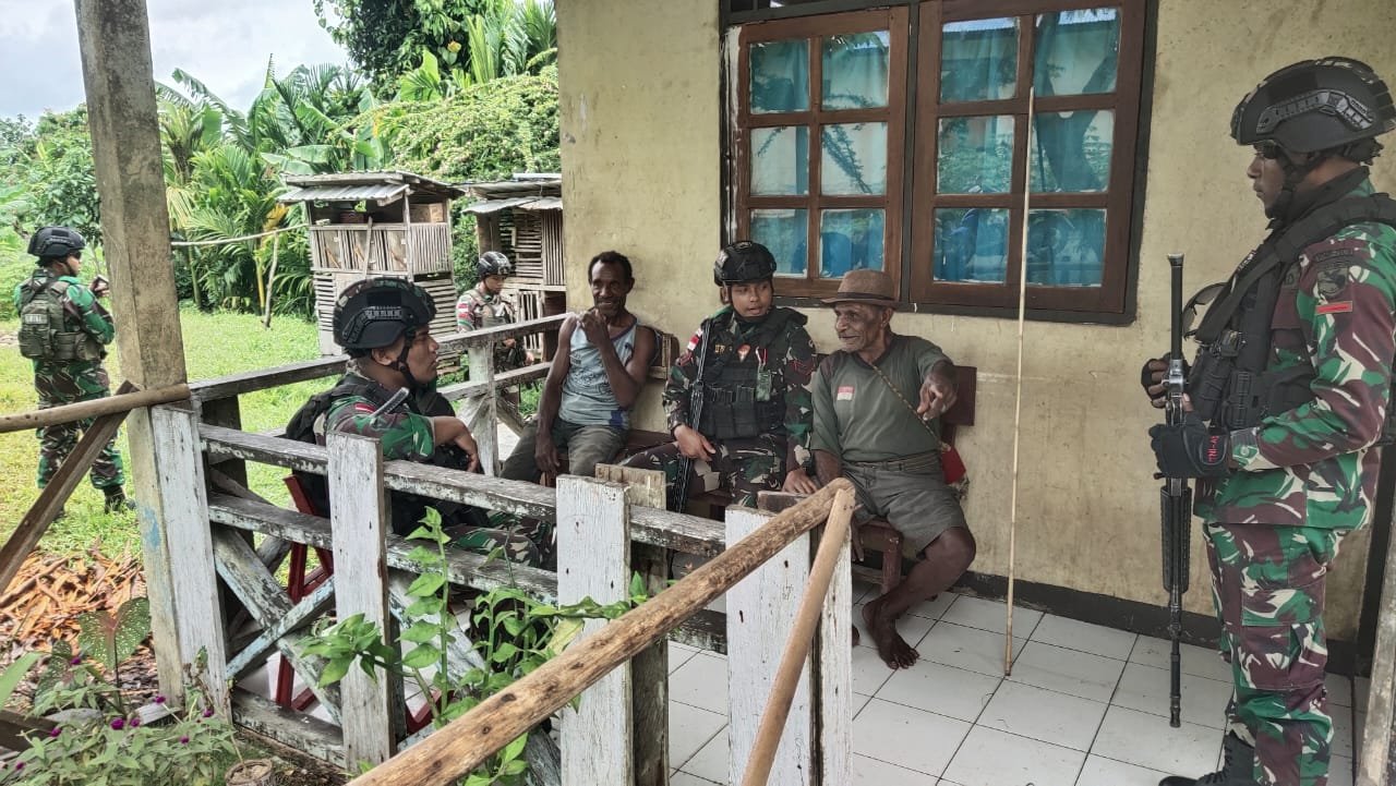 Satgas Kodim Yalimo Yonif RK 751 VJS Anjangsana Warga dan Tokoh Perkuat Silaturahmi