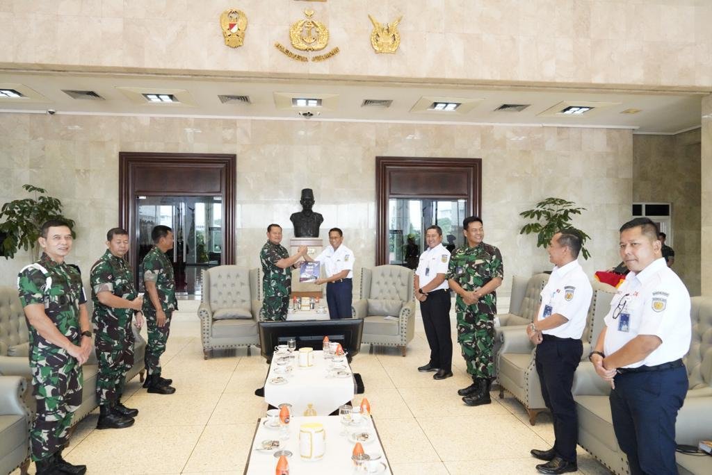 Panglima TNI Terima Kunjungan Direktur Utama PT KAI