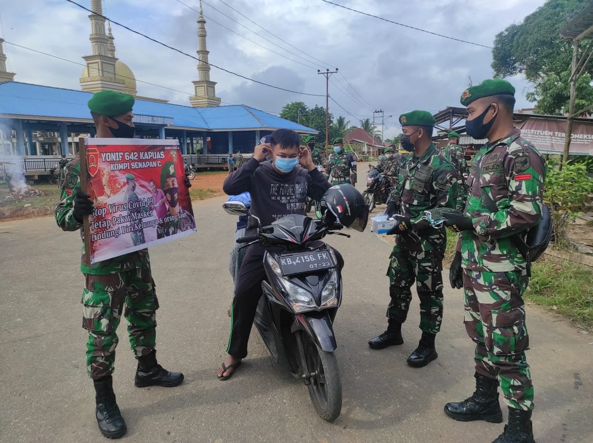 Yonif 642/Kapuas Sosialisasi Pentingnya Masker di Kompi Senapan C