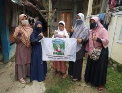 KAMMI Lebak Rayakan Hari Ibu dengan Tebar Hijab Gratis