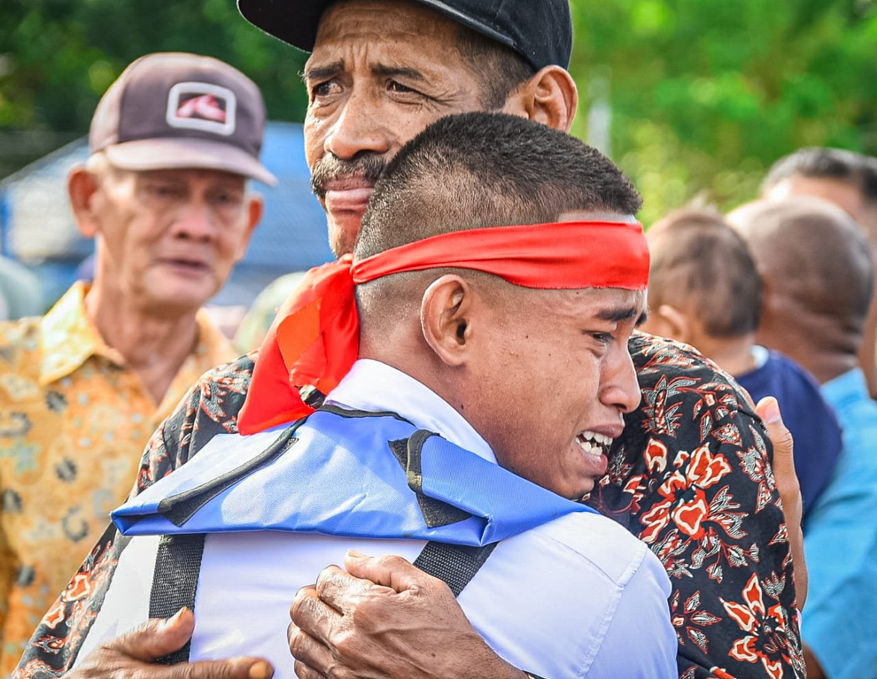 Tangis Haru Orang Tua Saat Danlantamal IX Antar Casis Ambon ke Sorong