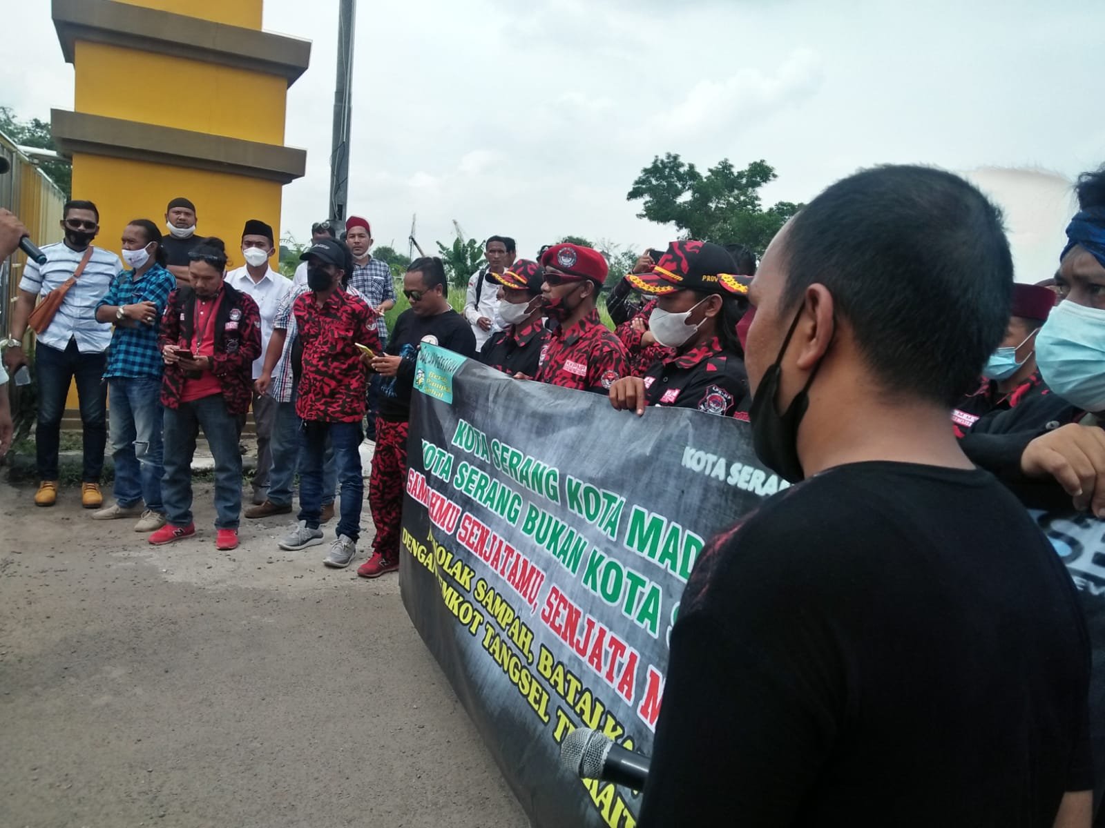 Koalisi Serang Bersih Desak DPRD Gunakan Hak Interpelasi