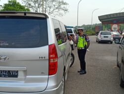 Satlantas Polres Serang Kota Gelar KRYD Sambil Bagikan Masker