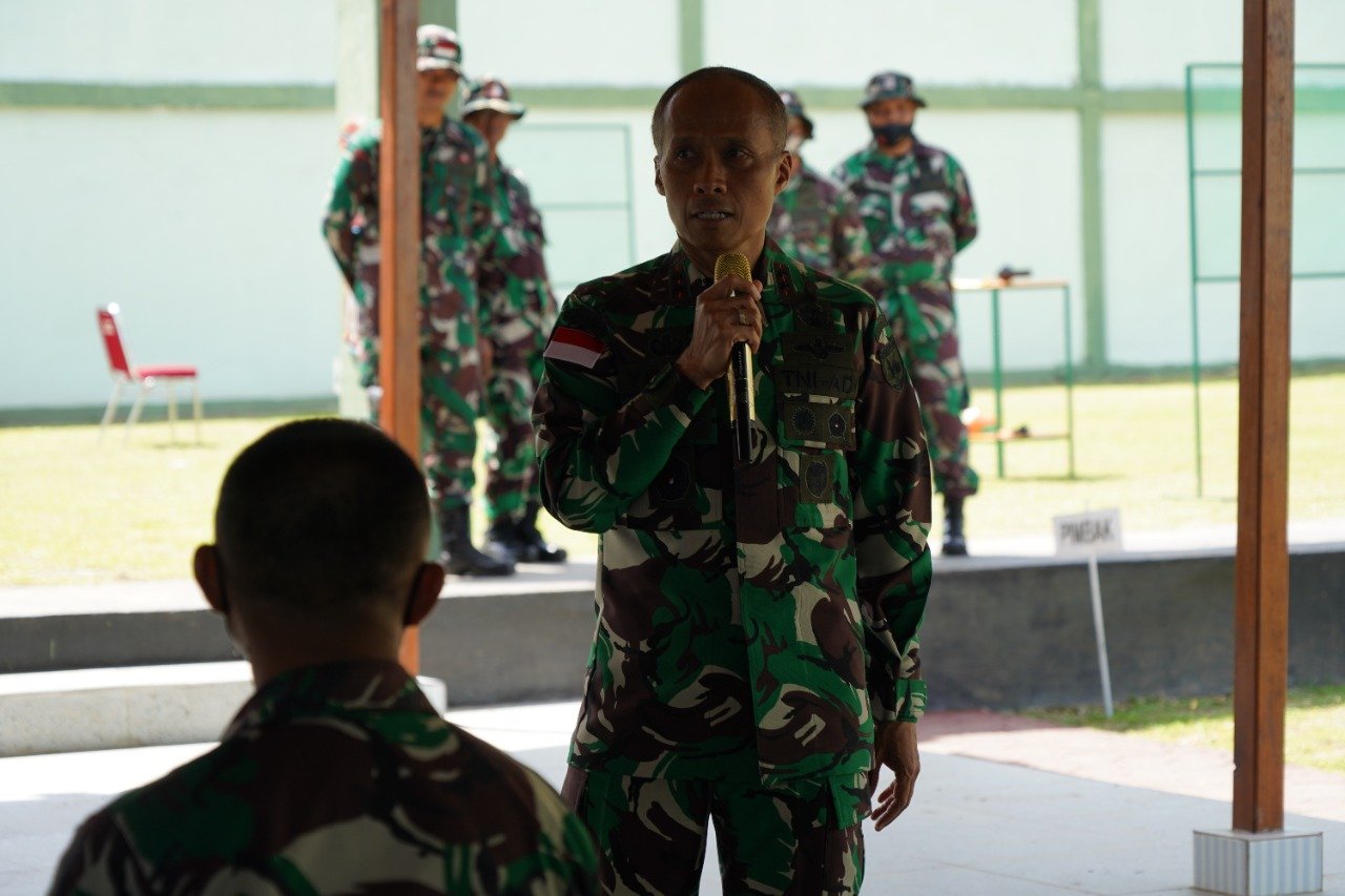 Pangdam XVII/Cenderawasih Latih Tembang Bersama Panglima Divisi 2/Kostrad dan Pejabat Kodam