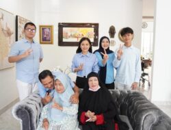 Calon Wagub Depok No 2 Chandra Minta Restu Orang Tua Sebelum ke TPS