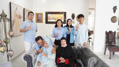 Calon Wagub Depok No 2 Chandra Minta Restu Orang Tua Sebelum ke TPS