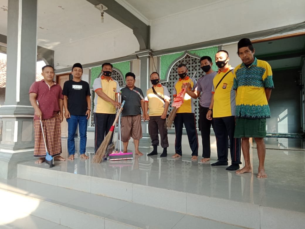 Polsek Baros Jadikan Jumat Bersih Sebagai Kegiatan Rutin