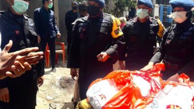 Brimob Banten Peduli Covid-19, Bagikan Sembako ke Warga Membutuhkan