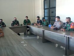 Satgas Yonif 642 Kawal PMI dari Malaysia di Perbatasan Kalbar Selama Covid-19