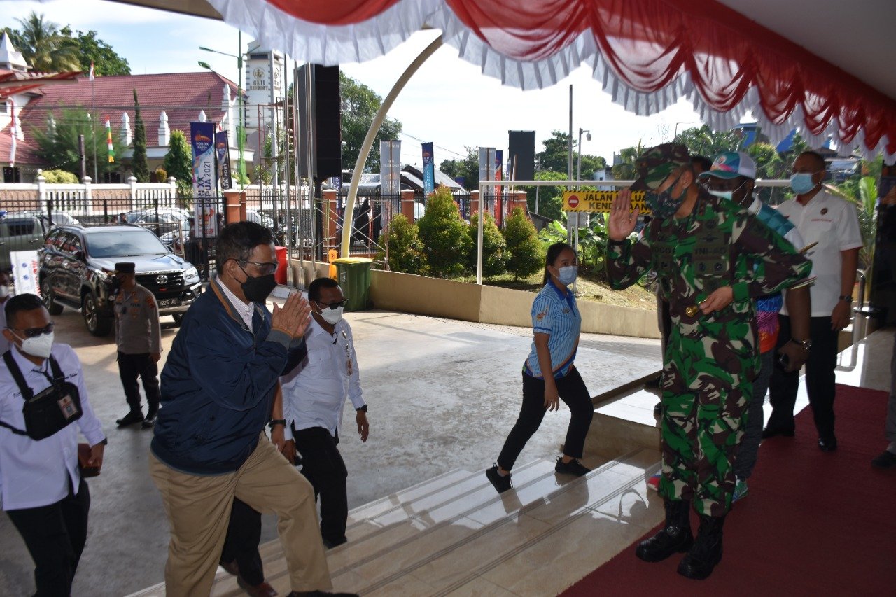 Pangdam XVII Cenderawasih dampingi Menkopolhukam cek kesiapan PON XX