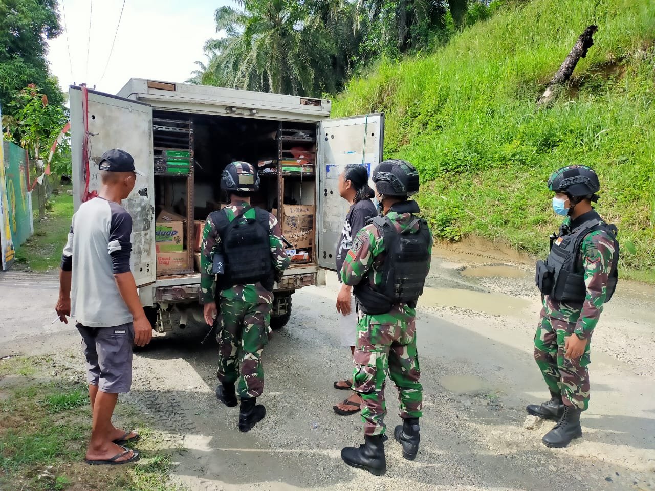 Satgas Yonif 512 Jaga Keamanan Perbatasan Papua Lewat Pemeriksaan Rutin