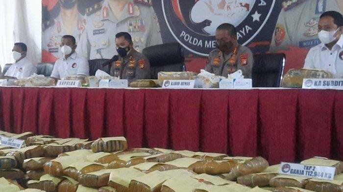 Ditresnarkoba Polda Metro Jaya Ungkap Peredaran Ganja 1,37 Ton