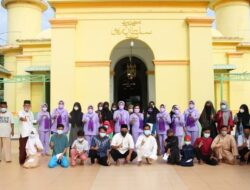 Ketua IKKT PWA CBS XI Kogabwilhan I Santuni Anak Yatim dan Warga Pulau Penyengat