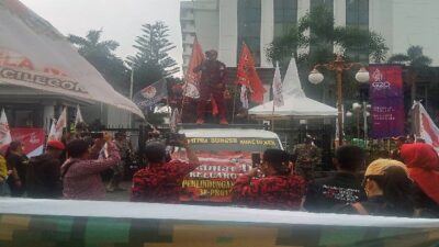Aliansi Ormas Banten Demo OJK, Jangan Jadi Otoritas yang Otoriter