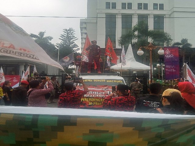 Aliansi Ormas Banten Demo OJK, Jangan Jadi Otoritas yang Otoriter