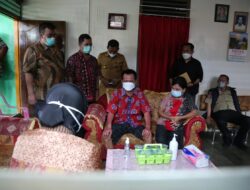 Kemensy Serahkan Bantuan Korban Bom Gereja Katedral Makassar