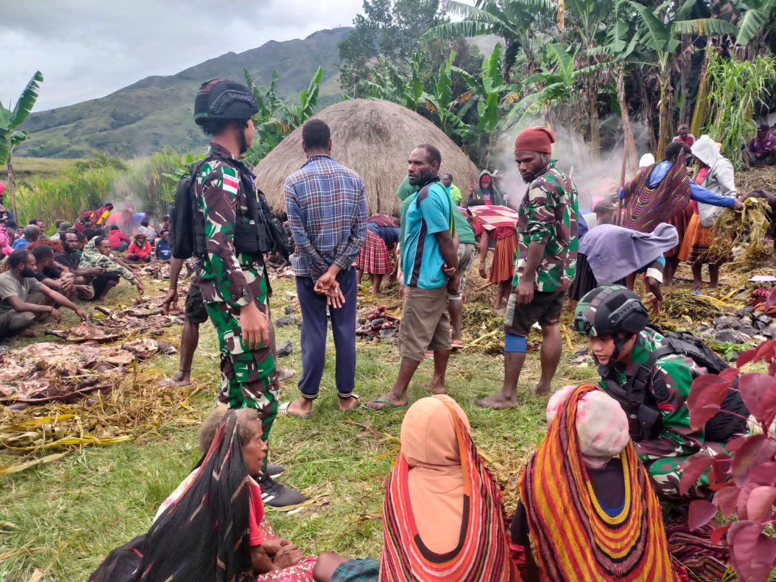 Yonif Raider 142/KJ Satgas Pamtas RI-PNG Bantu Ciptakan Papua Aman Damai