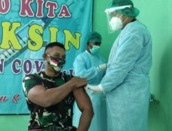 Perwira Satgas Yonif 742 Disuntik Vaksin Covid-19