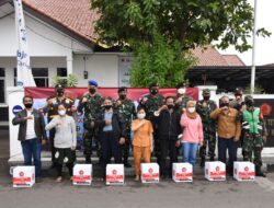Kepala Staf Subkogartab 0618 Bandung Bagikan 250 Paket Sembako