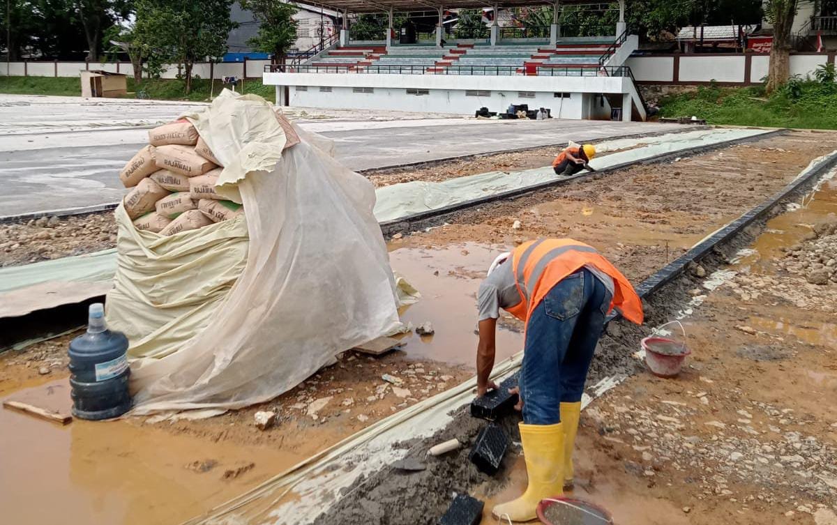 Tenaga Ahli Teknis Sewaan Diduga Kerjakan Proyek Stadion Cibodas Asal Jadi
