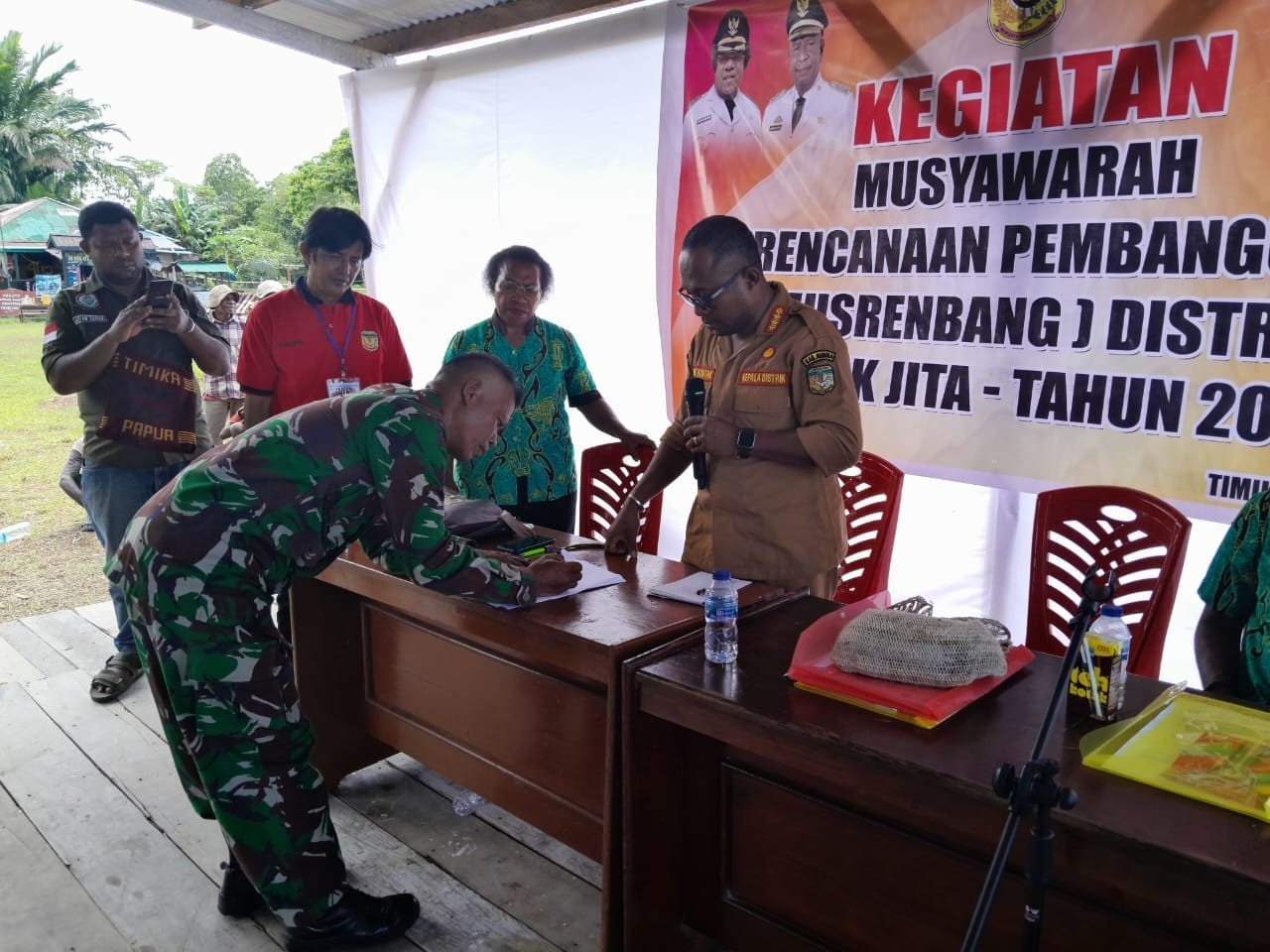 Babinsa Koramil 1710-06/Agimuga Hadiri Musrenbang untuk Dukung Pemerataan Pembangunan