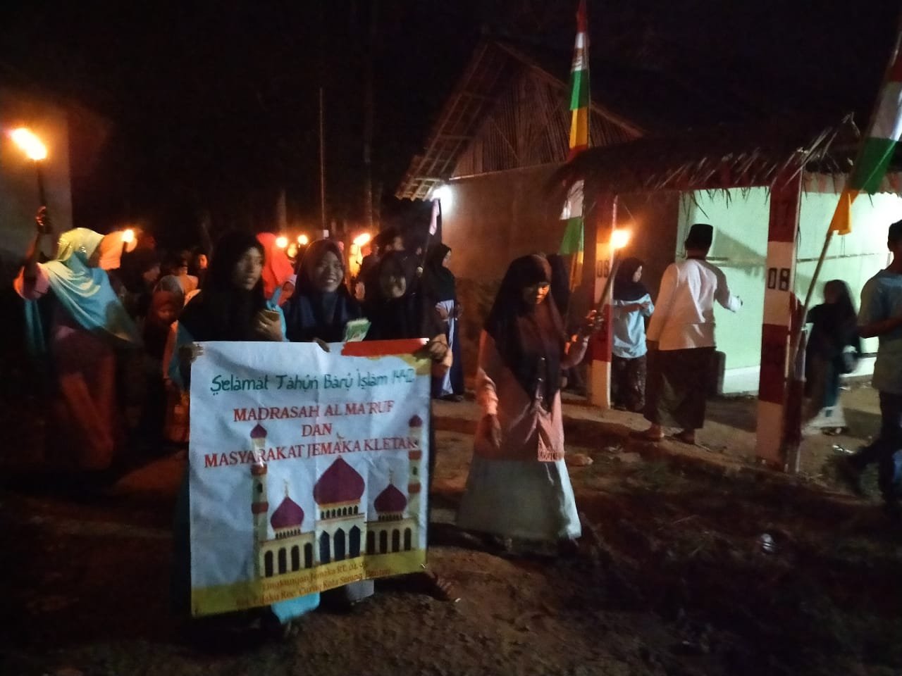 Pawai Obor Madrasah Al Maruf dan Warga Jamaka Kletak Sambut Tahun Baru Islam 1442 H
