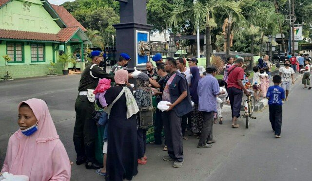 Denpom III/4 Serang Tunjukkan Kepedulian dengan Berbagi kepada Masyarakat