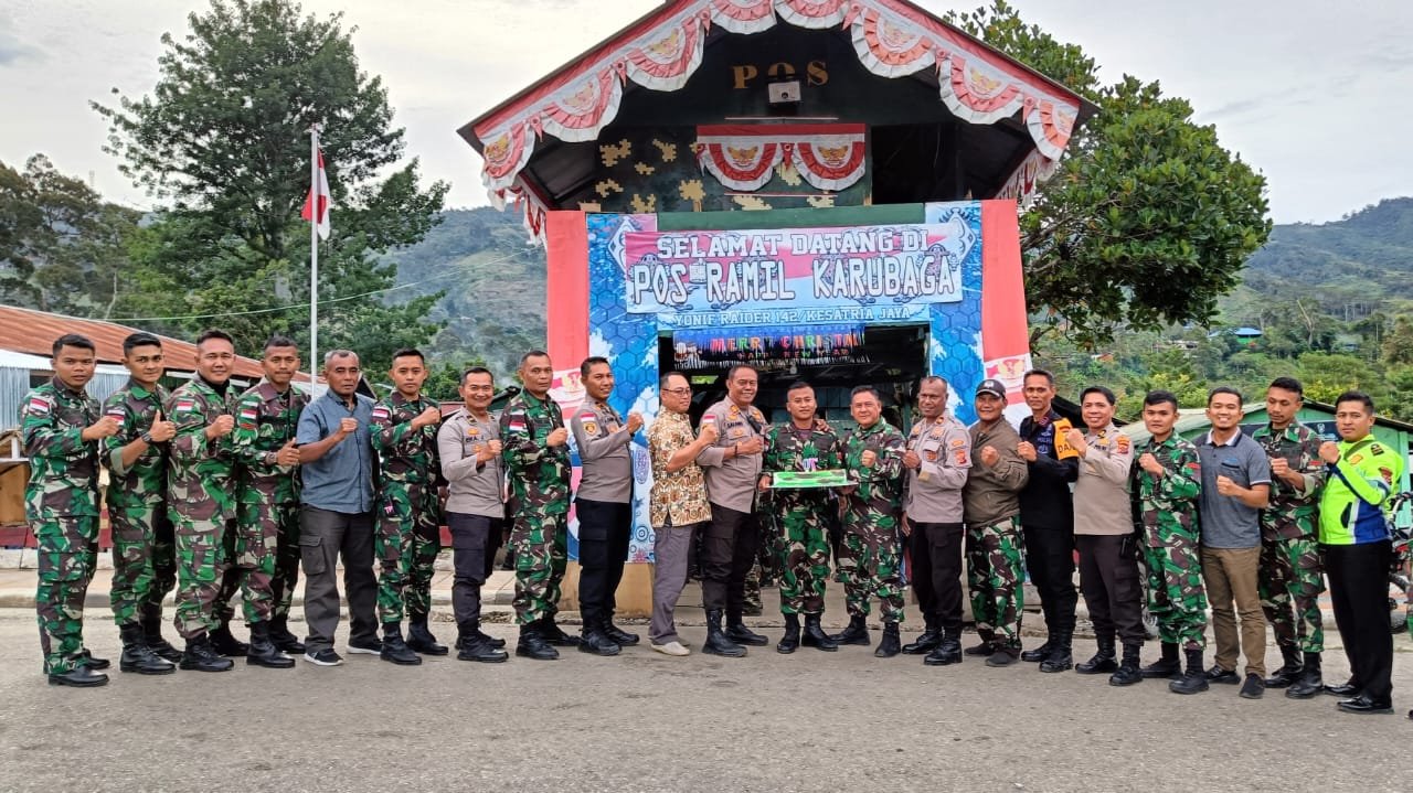 TNI-Polri dan Warga Rayakan HUT Ke-70 Yonif Raider 142/KJ di Karubaga