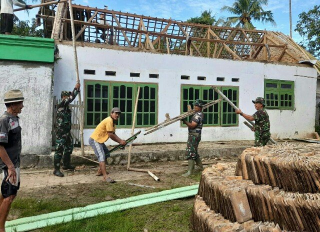 TMMD ke-113 Hari Keempat: Keraskan Jalan dan Rehab Mushola