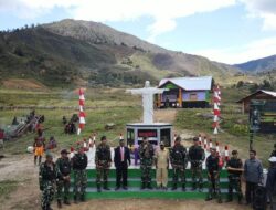 Komandan Yonif Mekanis 203/AK Resmikan Monumen Kasih Karunia di Malagayneri