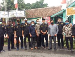 Karang Taruna Taktakan Bagikan Masker dan Makanan Gratis di Jumat Berkah