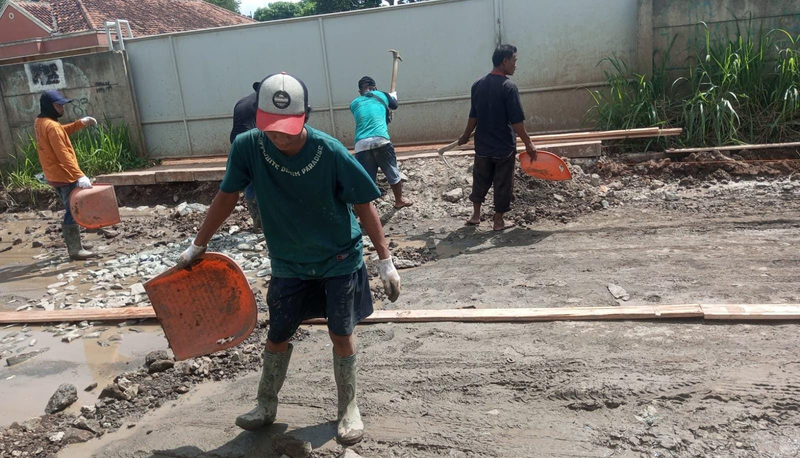 Abaikan K3, Pelaksana Diduga Sembunyikan Papan Proyek Jalan Jatake Babakan
