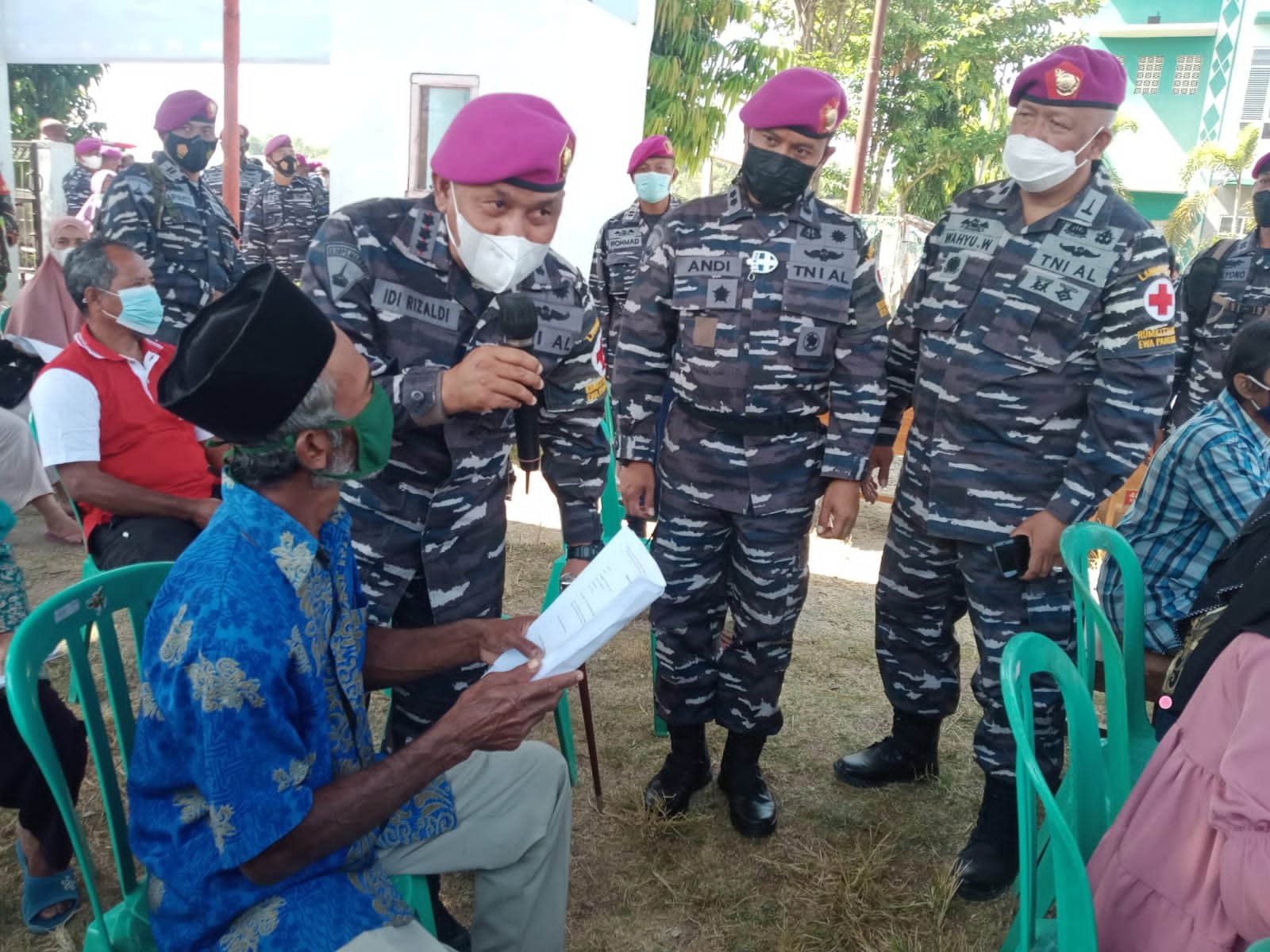 Marinir Gandeng Ponpes Madiun Serbu Vaksini di HUT Ke-76 TNI AL