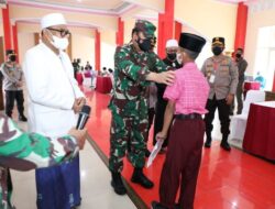 Panglima TNI Tinjau Vaksinasi Pelajar dan Santri di Malang