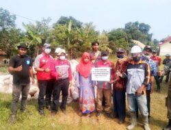 Korban Kebakaran Lebaktipar Terima Bantuan Semen dari PT Cemindo Gemilang