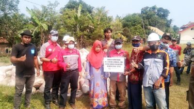 Korban Kebakaran Lebaktipar Terima Bantuan Semen dari PT Cemindo Gemilang