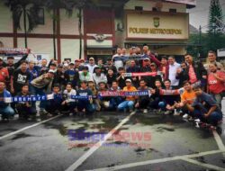 Polres Metro Depok dan Suporter Shalat Ghaib untuk Korban Kanjuruhan