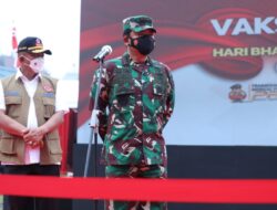Panglima TNI Tinjau Vaksinasi Massal Hari Bhayangkara ke-75