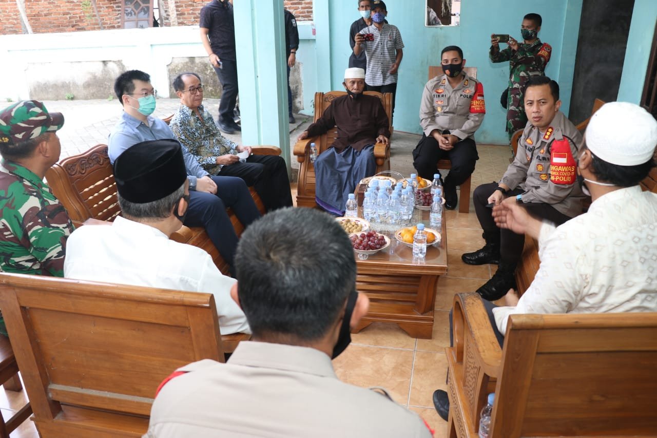 Kapolresta Tangerang Sambangi Kades, Ajak Manfaatkan Lahan Tidur