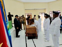 Dansatgas YR 142/KJ dampingi Bupati Yalimo di pelantikan pejabat eselon dan kepala kampung