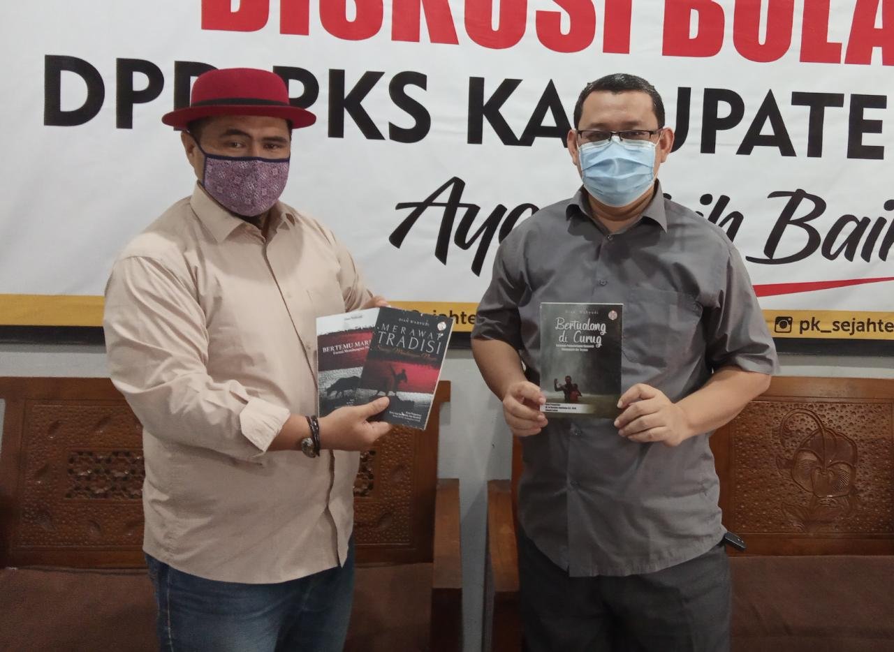 Dian Wahyudi, Politisi Suka Menulis Buku