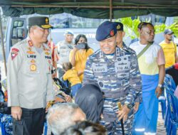 TNI AL Peduli: Pangkoarmada III dan Danlantamal IX Gelar Katarak dan Khitan Gratis