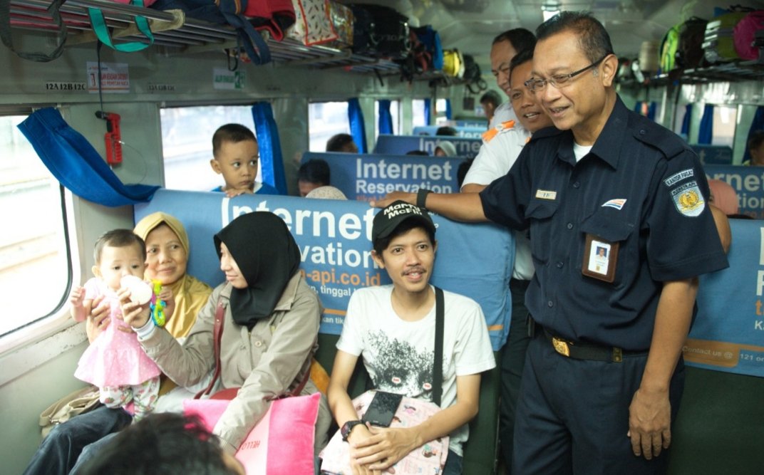 Pendapat Bule Jerman soal Kereta Api Indonesia