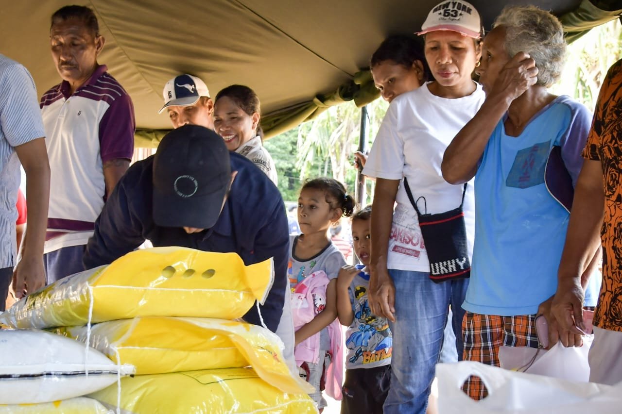 Danlantamal IX Peduli Negeri Gelar Bazar Sembako Murah Jelang Lebaran