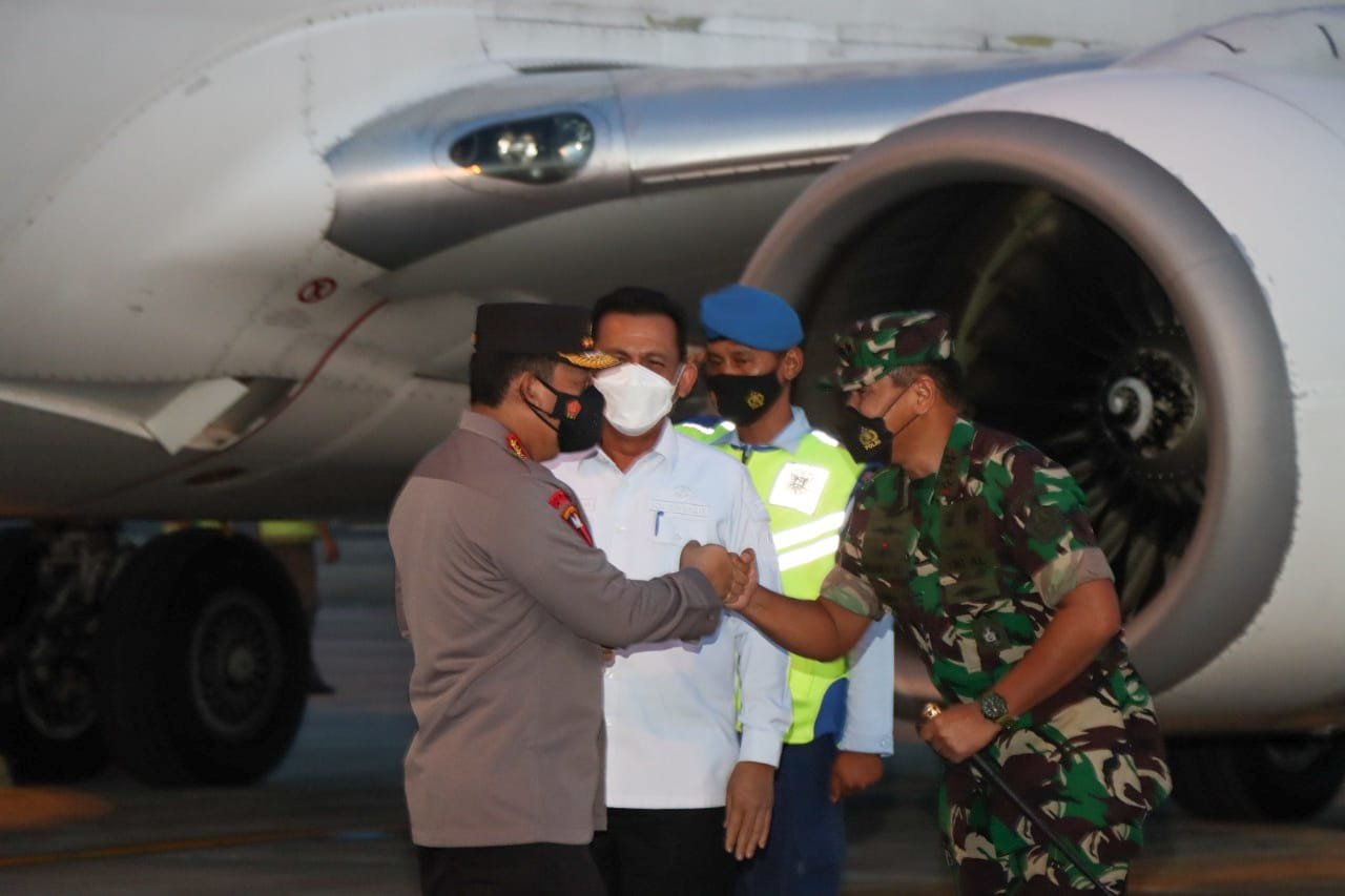 Pangkogabwilhan I Sambut Kedatangan Kapolri di Bandara Tanjungpinang
