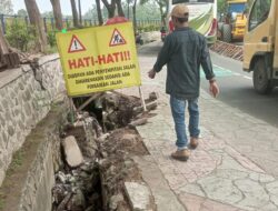 Drainase Amrol Tersumbat di Jalan Imam Bonjol Tangerang