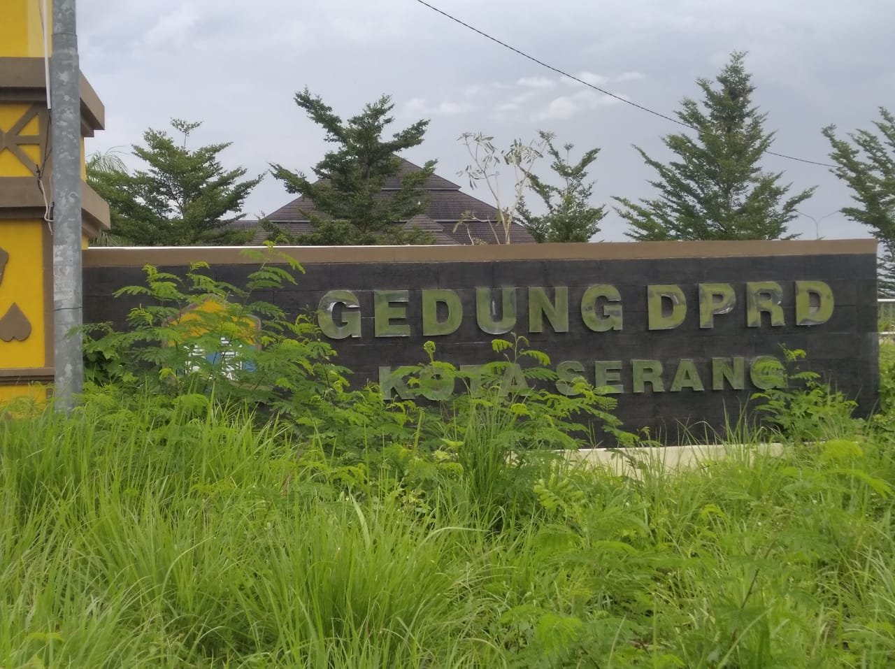 Gedung DPRD Kota Serang Diduga Tidak Pernah Dipelihara