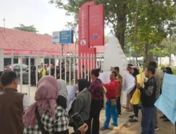 Massa Kepung Bank Banten: Layanan Lumpuh, Nasabah Kabur, Dirut Diminta Turun